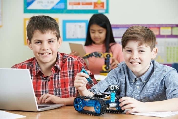 photo-happy-children-building-robot-at